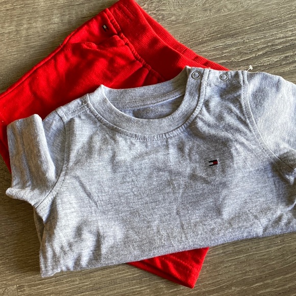 Tommy Hilfiger 2 piece boys size 6-9 mos. NWT! Short sleeve tee & red shorts - Picture 12 of 16